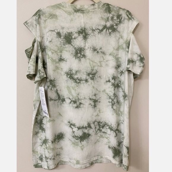 NWT LULULEMON LA ALL YOURS CUT-OUT SHORT SLEEVE CAMO WASH WILLOW GREEN - SIZE 8 - Picture 2 of 5
